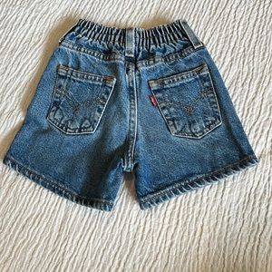Vintage Levi’s medium blue denim jean shorts 2 EUC